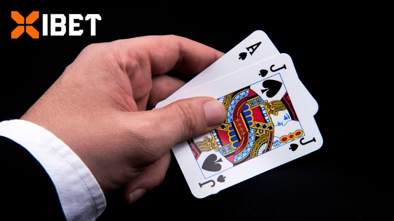 Mỗi người chơi và nhà cái đều nhận 2 lá bài ngẫu nhiên từ Dealer